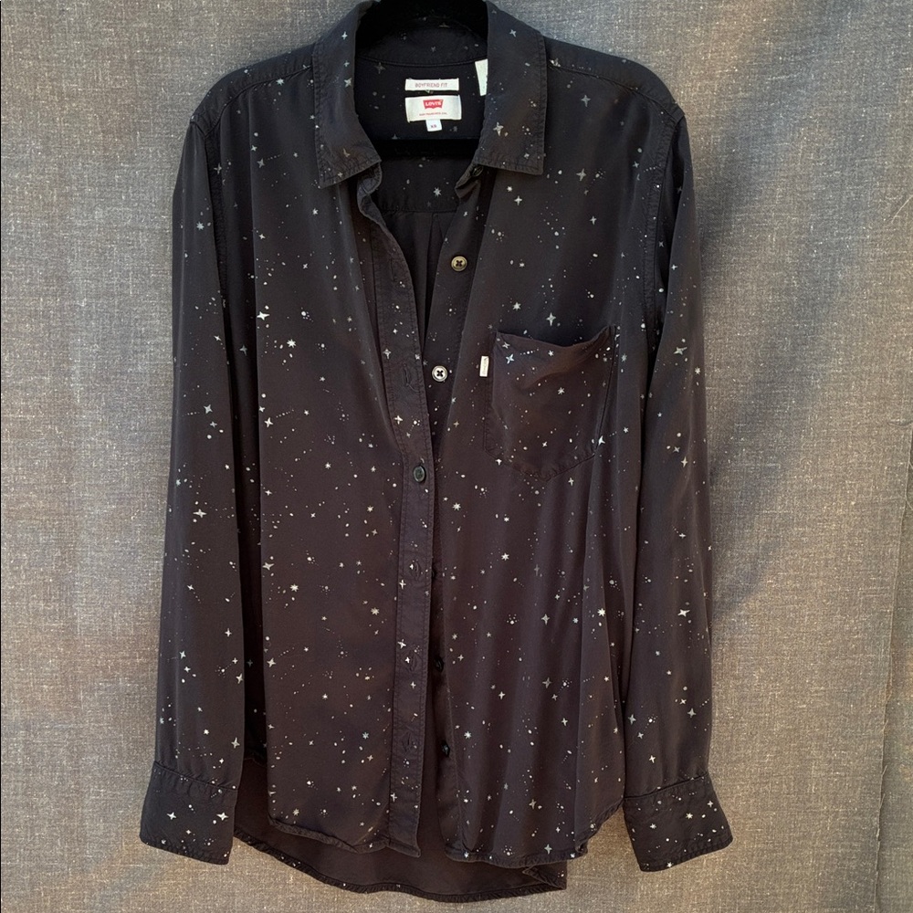 Women's Levi's silver stars on black shirt